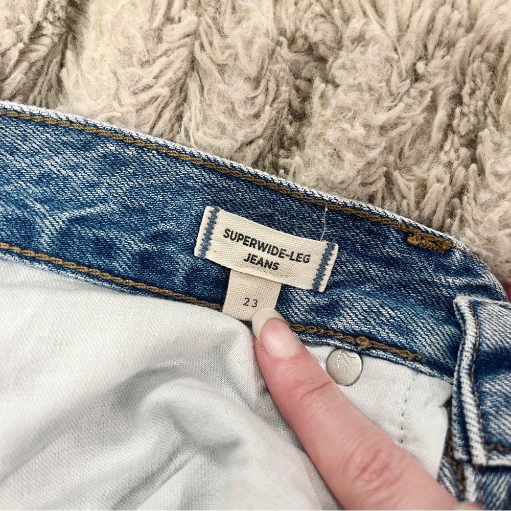 MADEWELL Superwide Leg Jeans in Medium Wash - Size 23 - Picture 13 of 14